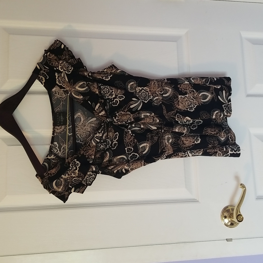 Ruffle, fitted top women sz S black